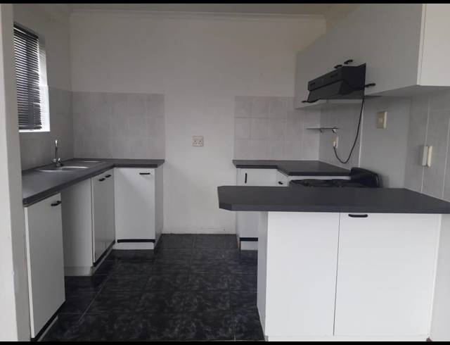 2 BEDROOM TOWNHOUSE RENTED IN LORRAINE